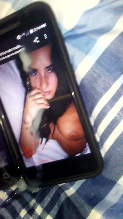 Demi Lovato cum tribute