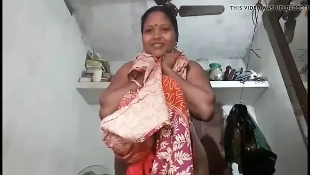 Desi Bhabhi strips
