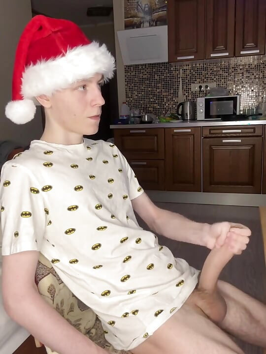 Naughty Solo Session Floods Twink Abs with Cum