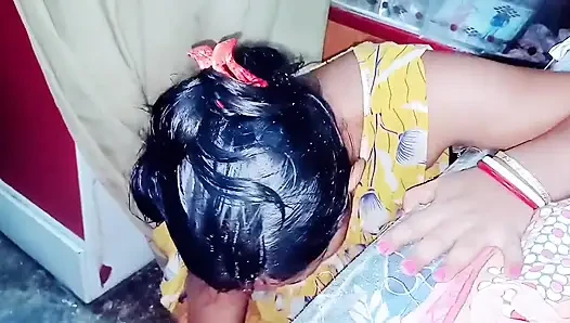 Üvey erkek kardeşimin yarağını karşılayamadım ve sonunda onu sikti.