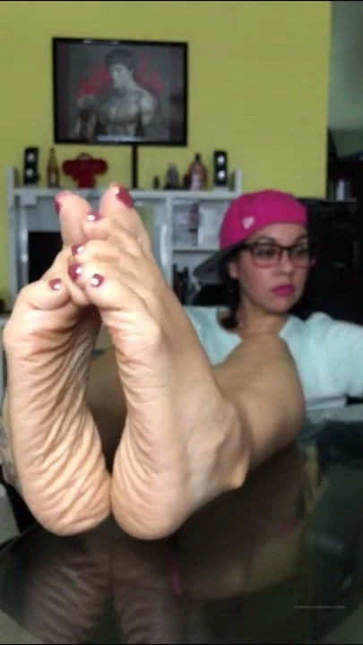 Deedeerican latina soles on table tease