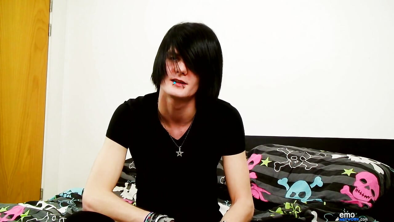 Dutch Emo Boy Aiden Jacks His Tasty Dick!