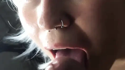 Ich musste einen schönen großen schwanz lutschen, bis ich das ganze sperma raus bekam