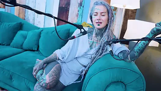 Ich spreche über M - Musik - ASMR podcast SFW spricht goth dünnes mädchen dreadlocks tattoo-modell inked mädchen