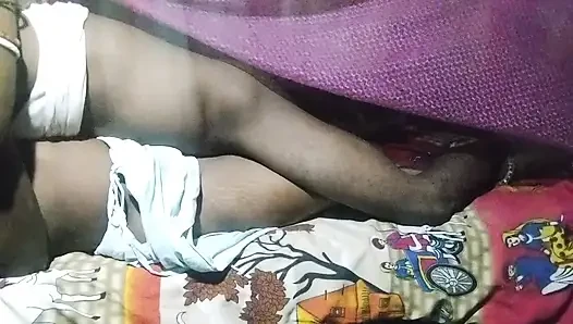 Akeli bahan ne apne hi sahodar bhai se chudwaya