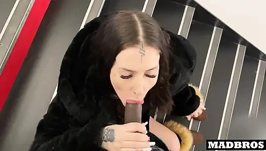 Fransız Gotik Binanın Koridorunda Sevişmek Için Geri Dönüyor!!