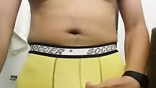 Mi Paquete en mi Boxer Amarillo