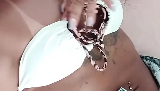 Milf hitam membangun keseksian ini dari gym