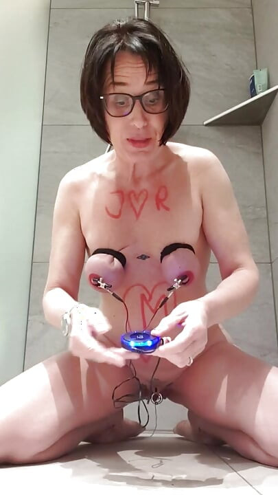 Jogos elétricos com orgasmo e esguicho