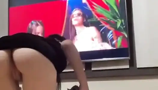 Eski sevgilimin kanepesinde beni sevişmeye mi geleceksin?