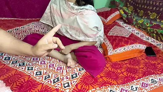 Aku ngentot adik tiriku yang seksi sepanjang malam untuk memuaskan nafsunya yang masih muda