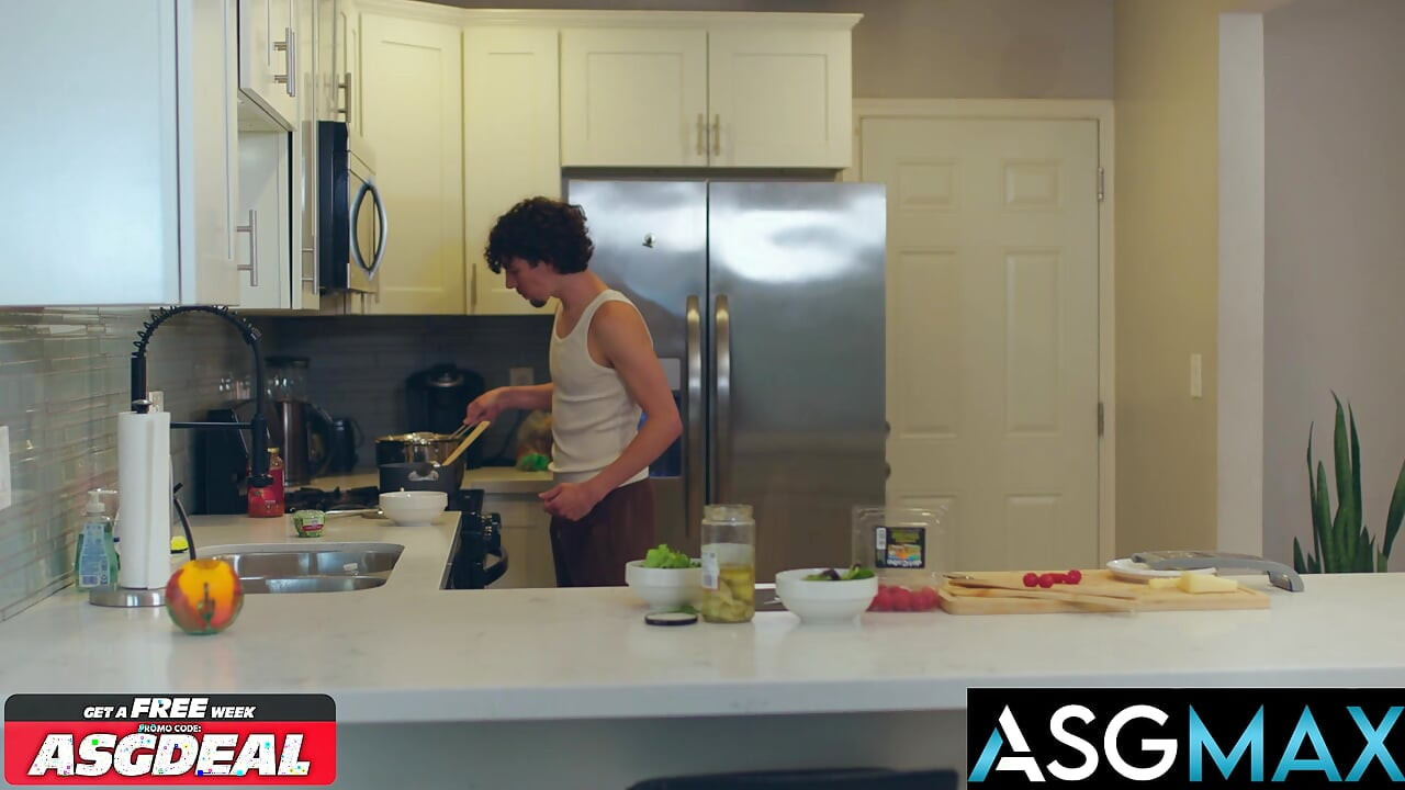 FILMES DISRUPTIVOS - Casal "Let's Get Rough Tonight" tenta relutância com rpg