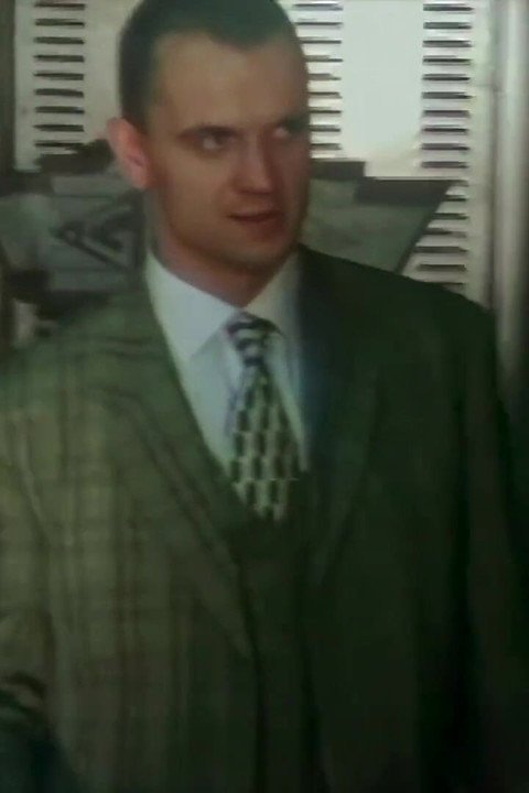 Vintage MILF zostaje zerżnięta przez urzędnika w sklepie
