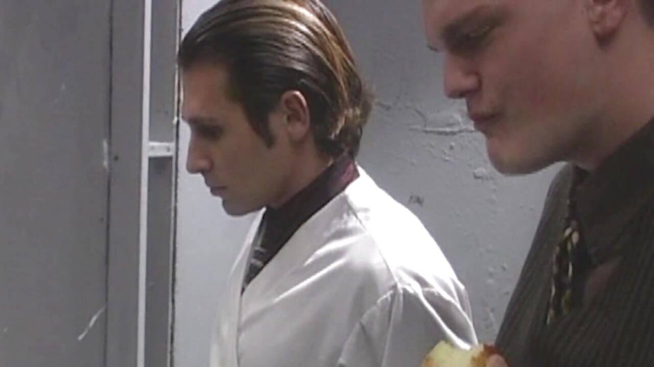 جاذبية شرقية - بتلات الإغراء