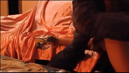 01- Tante seksi dengan lingerie satin (celana dalam thong, gaun), rimming, doggy, sepong kontol, pov