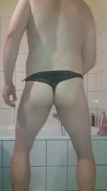 Ass Shaking Cock Addicted Gay Slut