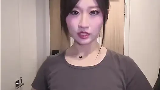 Chloe Lin ile duş alıp solosunu izle