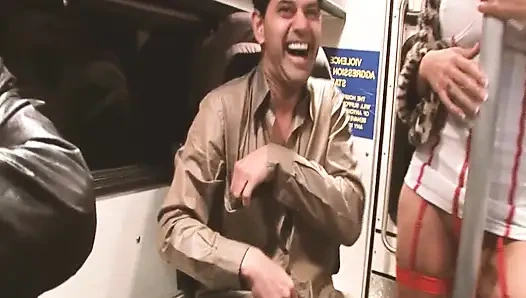 Ateşli hemşireler iç çamaşırlı sahne 4_blonde hemşireler ambulansta grup seks yapıyor