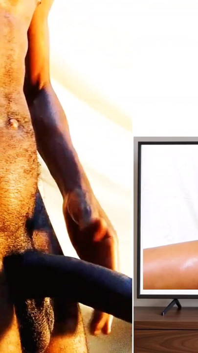 Masturbação masculina enquanto assiste buceta quente e molhada se masturbando. Eu gostei de assistir ao filme pornô xxx até gozar | Clipe 2