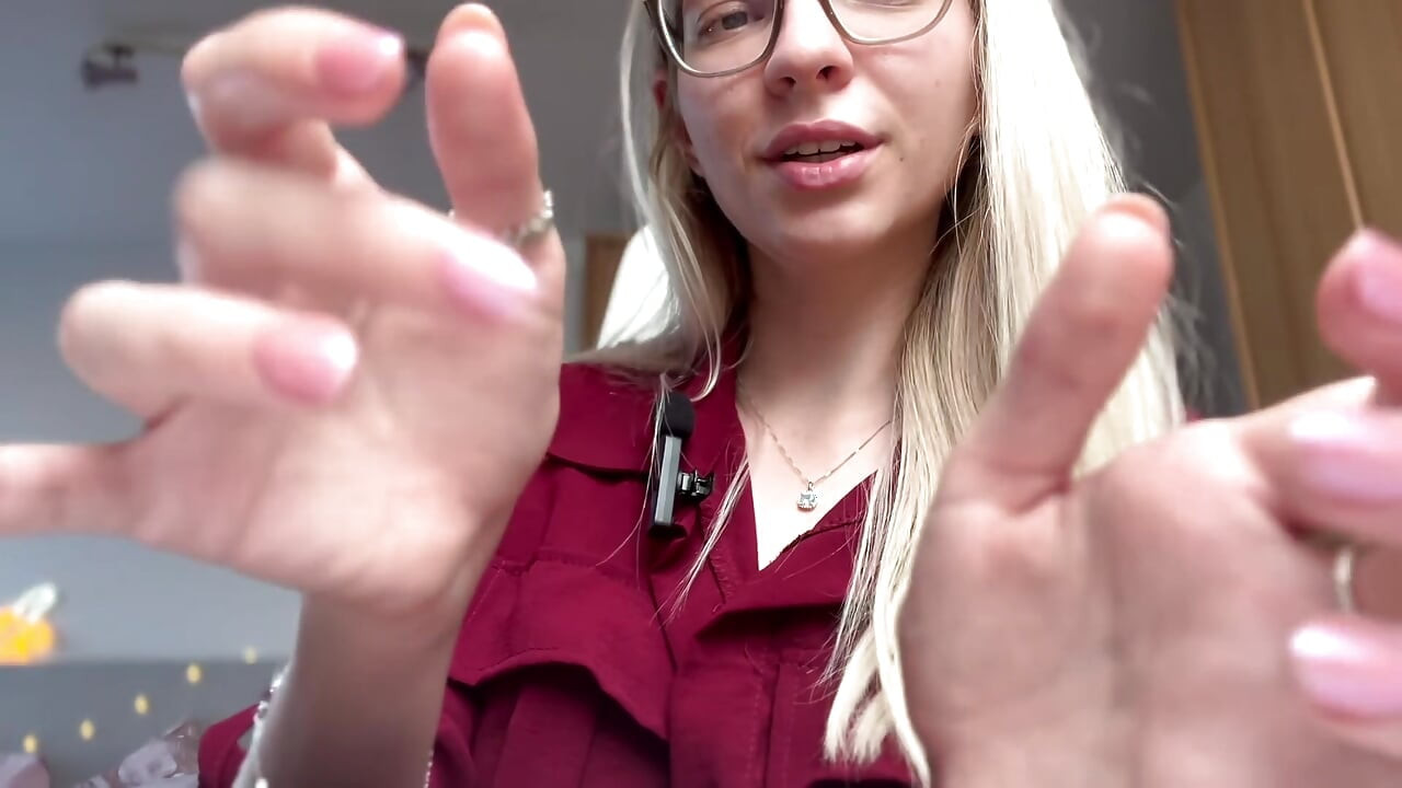 Chica mala te castiga con cosquillas asmr
