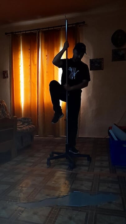 Daeros's doing for fans pole dance