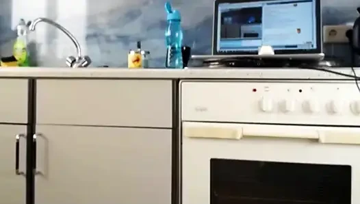 Twerk dapur nakal sexydea: gerakan menggoda untuk membumbui nafsumu!