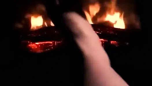 Согревание моих ступней, чтобы дать тебе хорошую горячую дрочку ногами без наушников