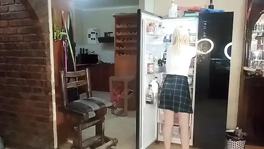 Anal panal buzdolabı sürtük eski kız arkadaşını sikiyor