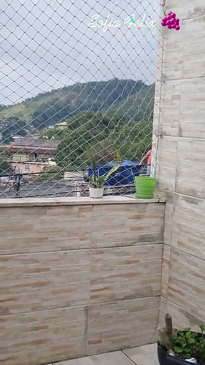 Tetangga hot ini pamer tubuh aduhainya di balkon rumah