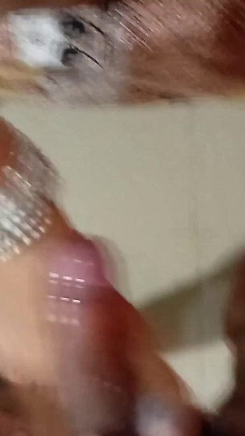 Spektakularan trenutak iz filma "Muslimanska kurvetina je radila footjob"