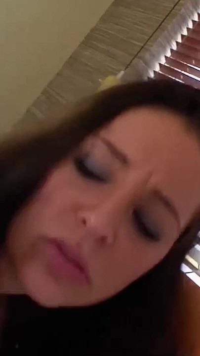 لحظة قوية من "PAWG College Girl Gracie Glam مع مؤخرة مستديرة في Rough Gonzo Private Fuck"