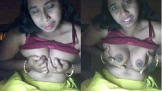 Today Exclusive- Horny Desi Bhabhi Showing He...