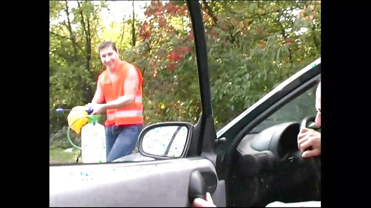 İnanılmaz ateşli sürtüğün küçük götünde yarağa ihtiyacı var