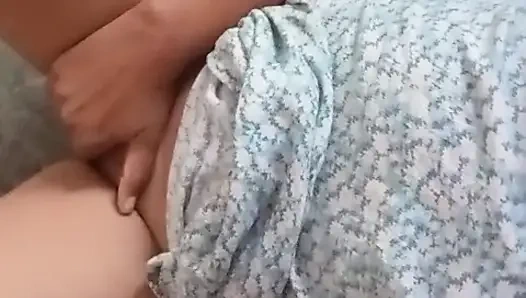 Sri-lankisches mädchen musterbation im badezimmer mit Dildo lust mit dicken möpsen und nasser muschi