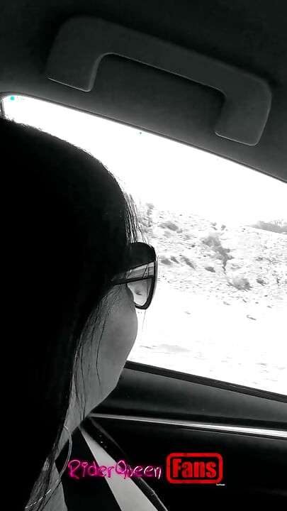 منتظر تو روی کاناپه سکسی