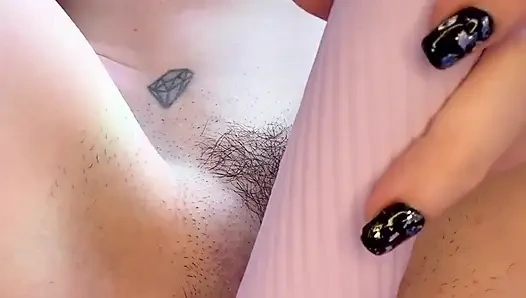 Çizgi film izlerken amcığımla oynamama yardım et