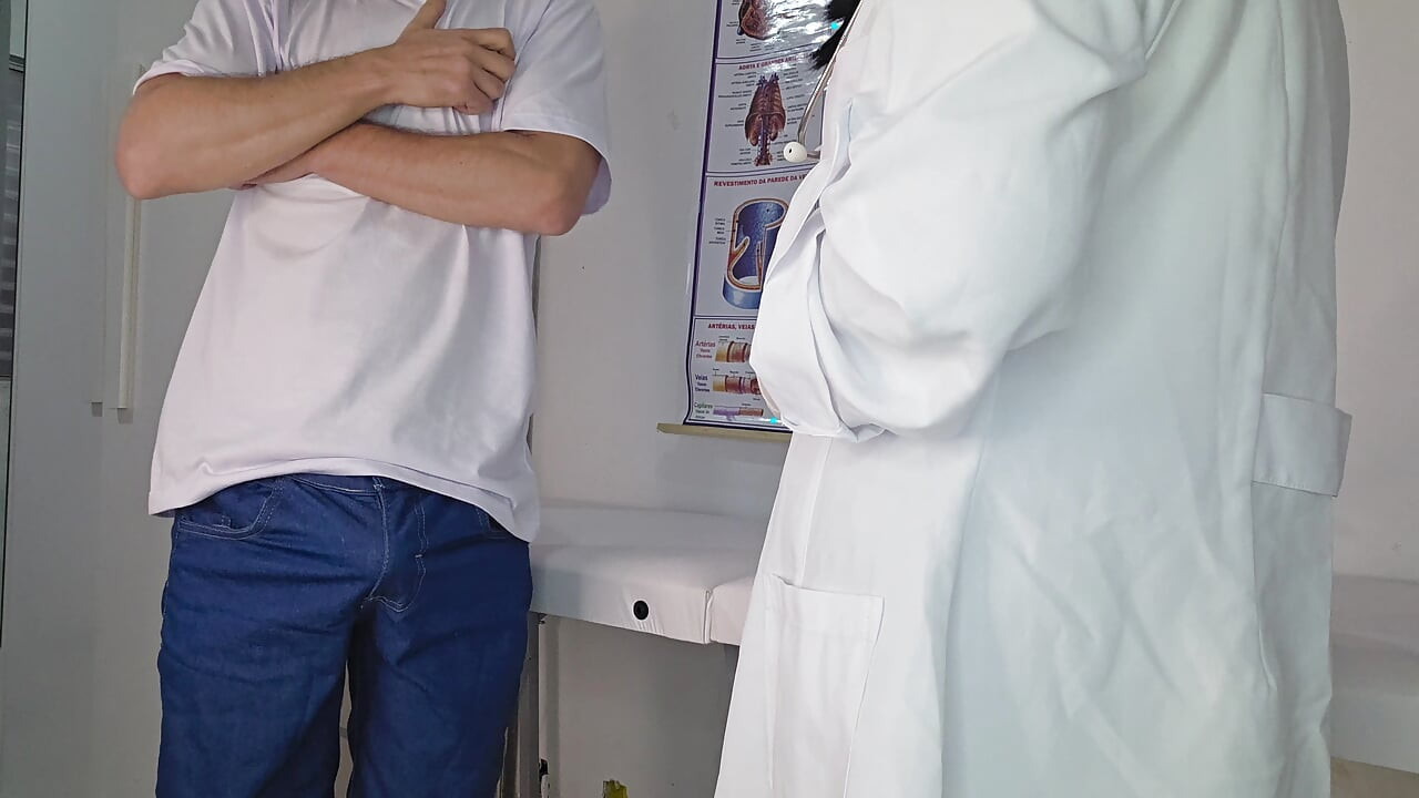 Надзвичайна ситуація в університеті: медсестра оглядає студента з постійною ерекцією