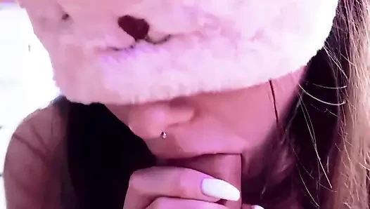 Gadis imut ini lagi asik nyepong kontol sampai dicrot di dalam - close up
