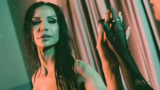 Обслуживание в номере: Serene Siren и Remy Rune, лесбийский трах