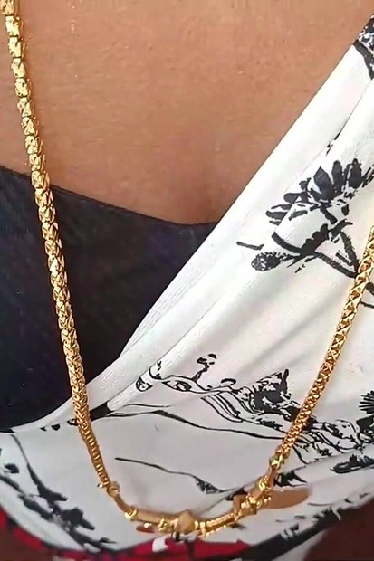 Une femme obtient un orgasme maximal avec sa chatte - 1