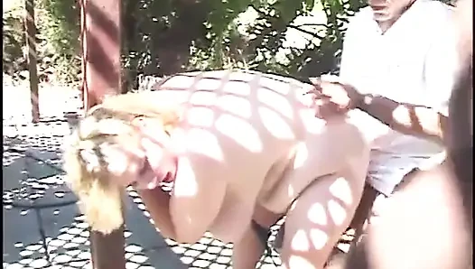 Reife bbw bekommt doppelpenetration in ihrem wohnzimmer