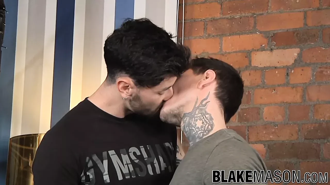 Naughty UK amateurs Arthur Inkxx and Jeze James anal fuck