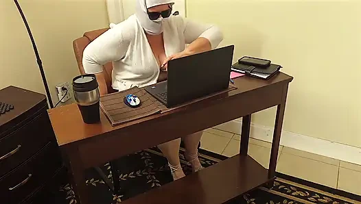 Pantat bahenol bos kantor real estat dengan pantat bahenol ini dientot habis-habisan sama bosnya di kantor