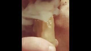 लंड हिलाने के निर्देश डैडी के लंड पर बादल उड़ते हैं जब तक कि वह आपके गले को उसके वीर्य से भर नहीं देता