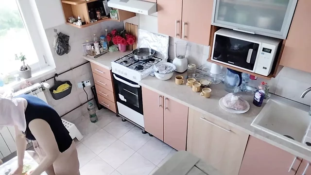 Hot amateur couple having fun in the kitchen. Sexy mom having breakfast in the bedroom, hairy pussy, big tits, big ass.