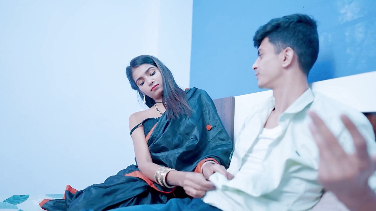 sharaarti patli seksi bhaabhi ko uske devar ne bedroom men bahkaaya