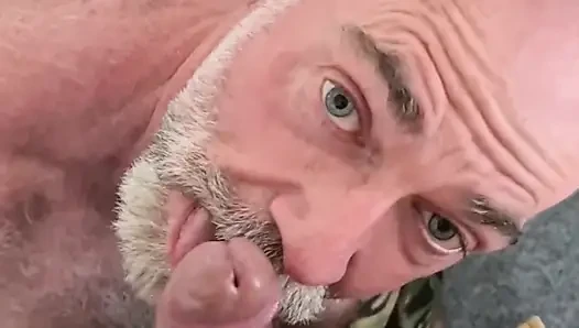 Kıllı olgun pürüzsüz gençle tanışıyor