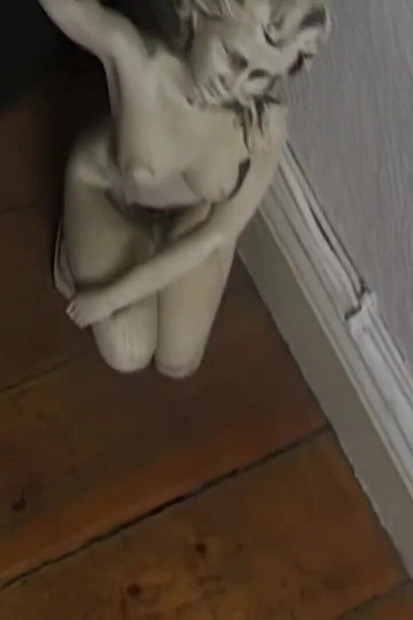 Awek miang mendedahkan buah dada gemuk