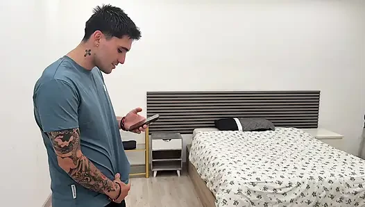 Arkadaşımın kız arkadaşını bir bebekle karıştırıyorum ve sonunda çifte penetrasyon