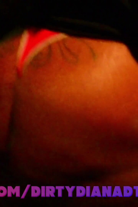 Bermain dengan pantat besar membantu kemurungan saya